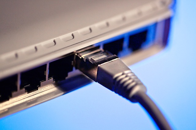 Router-Switch-Internet-Computer-Netzwerk-it-edv-lan-orangecomputer