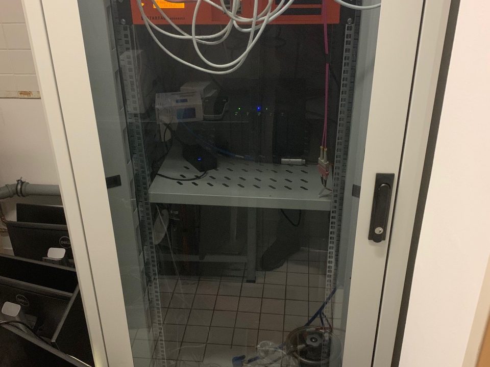 Server-it-umzug-orange-computer1