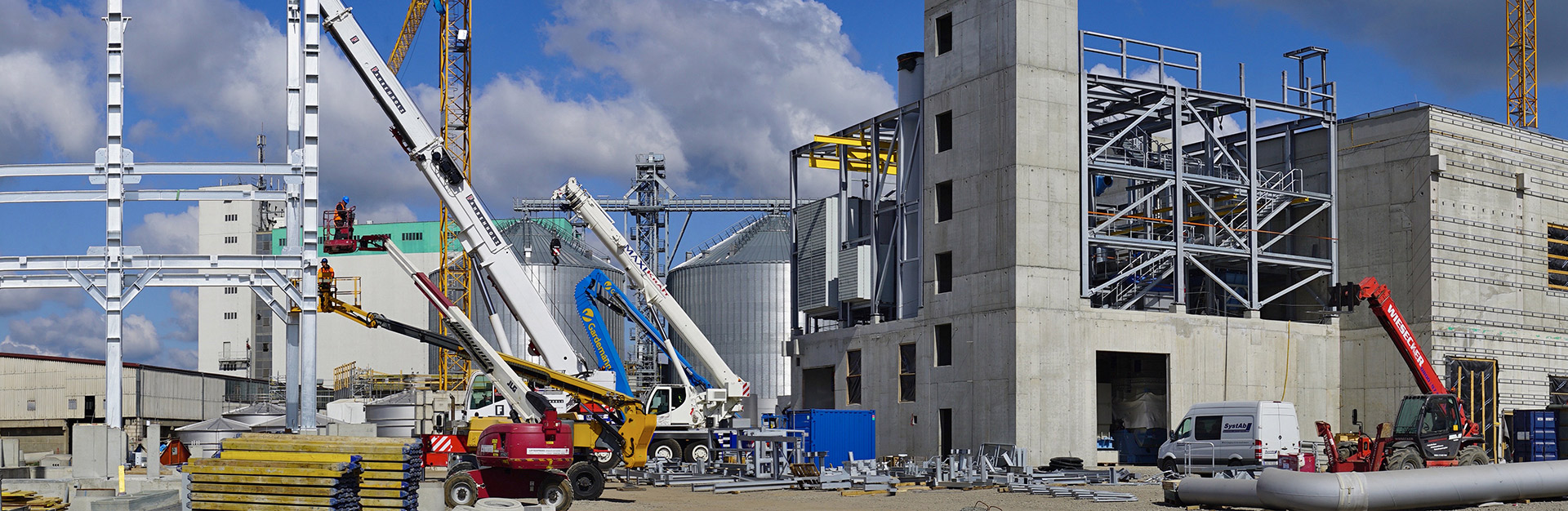 Videoueberwachung-set-Muenchen-Baustelle-Kameraueberwachung-Werkshalle-Header-OrangeComputer